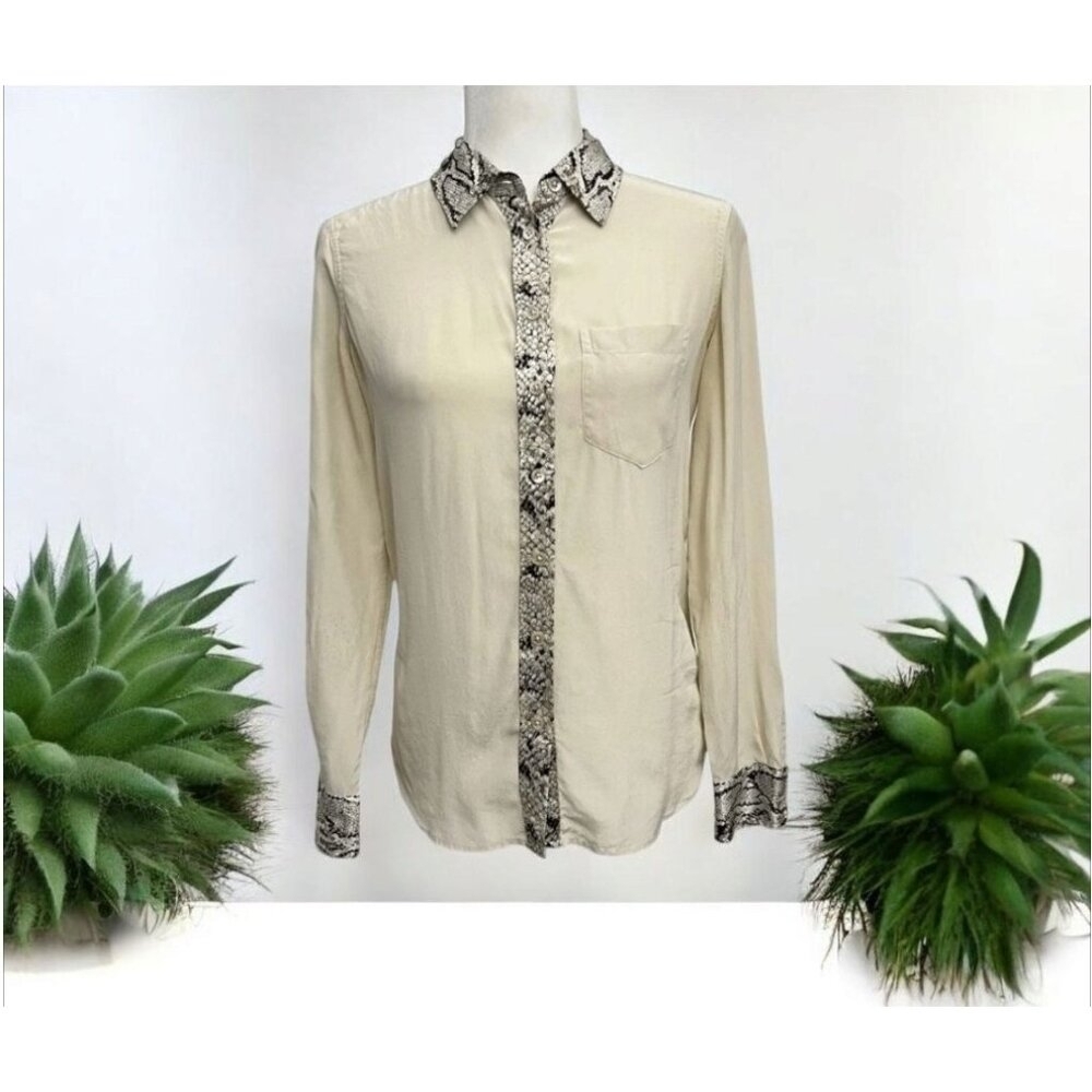 Equipment Femme Women s Cream Snake Print Button Up Long Sleeve Shirt Size S